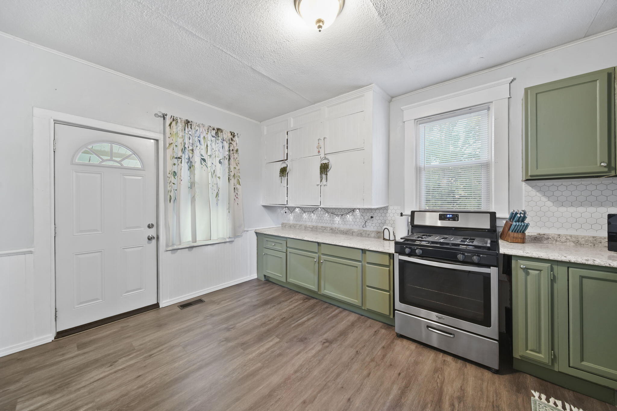 136 East Chestnut Street East Adrian, MI 49221 - Photo 14 of 33 17-web-or-mls-DSC06978