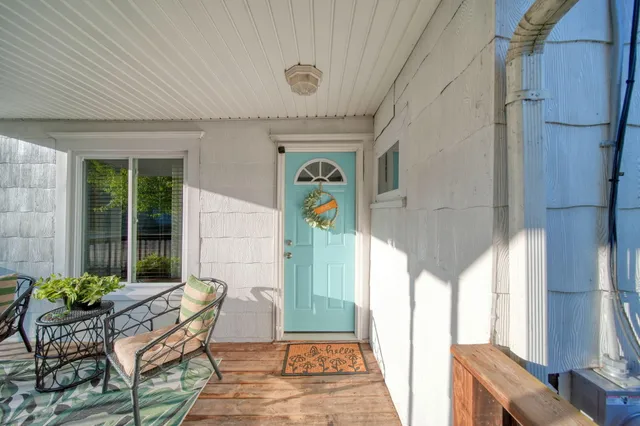 $184,900 | 136 East Chestnut Street East, Adrian, MI 49221