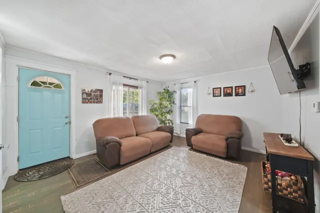 $184,900 | 136 East Chestnut Street East, Adrian, MI 49221