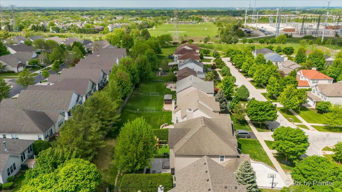 5919 Chatham Drive Hoffman Estates, IL 60192 - Photo 47 of 52 an aerial view of residential houses with outdoor space