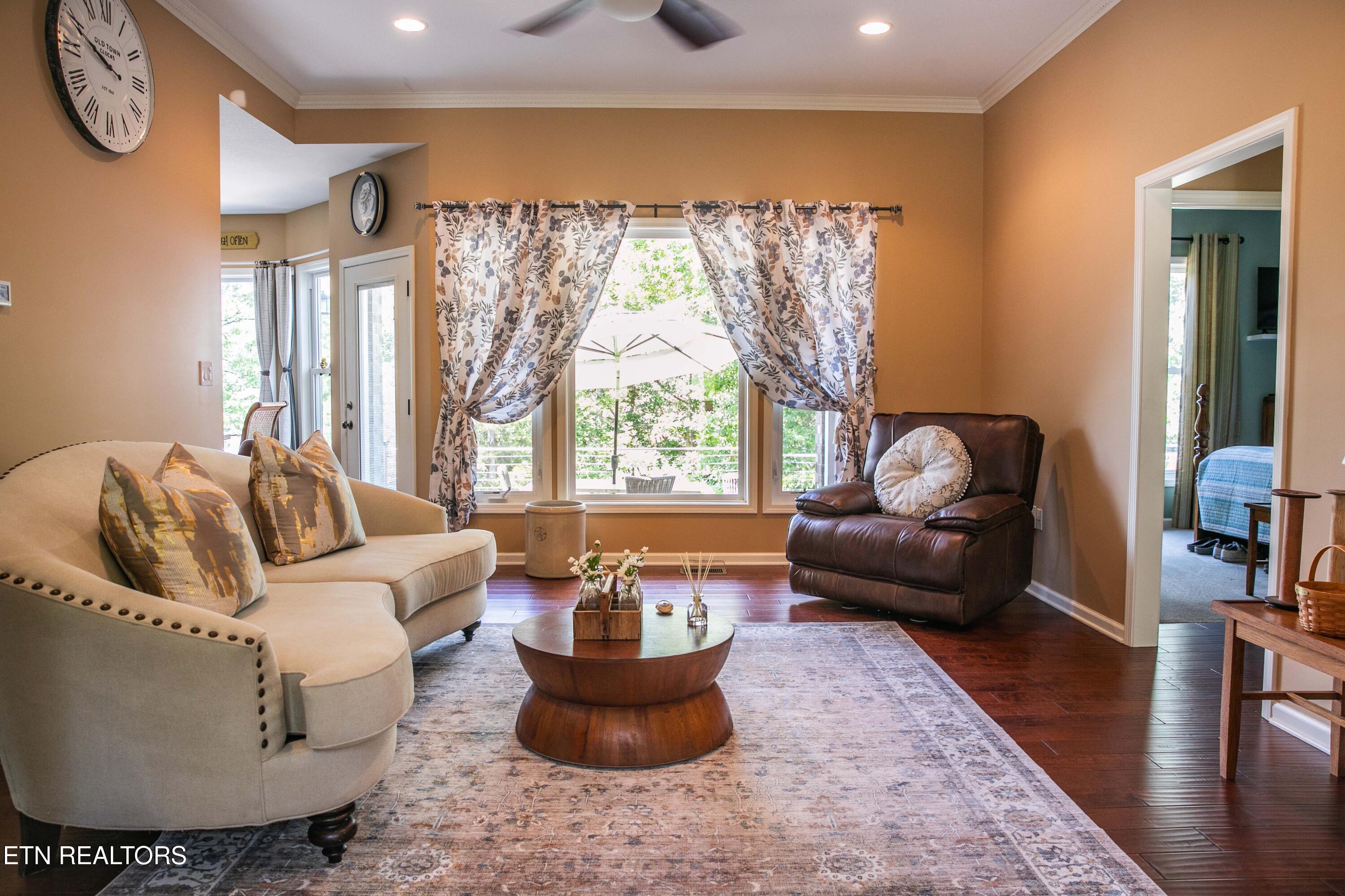 339 Eagles Ridge Tazewell, TN 37879 - Photo 5 of 23 SittingRoom