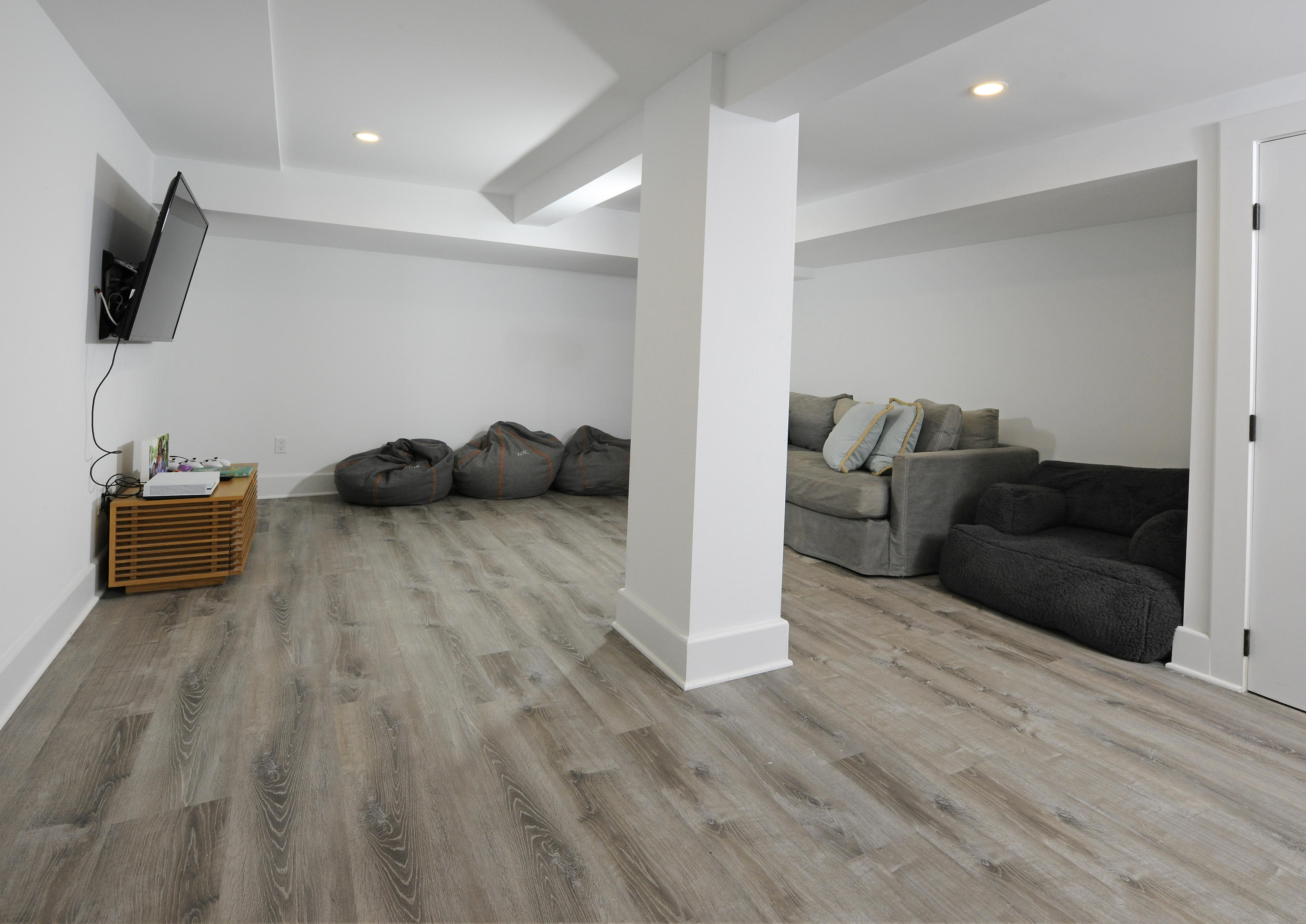 12 Binney Lane Old Greenwich, CT 06870 - Photo 18 of 28 a living room with furniture and a flat screen tv