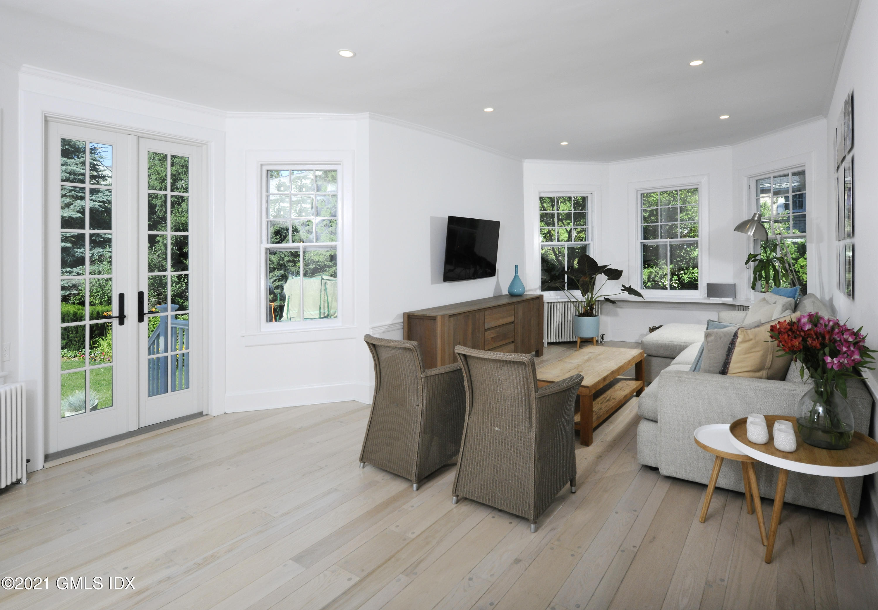 12 Binney Lane Old Greenwich, CT 06870 - Photo 9 of 28 a living room with furniture and a flat screen tv