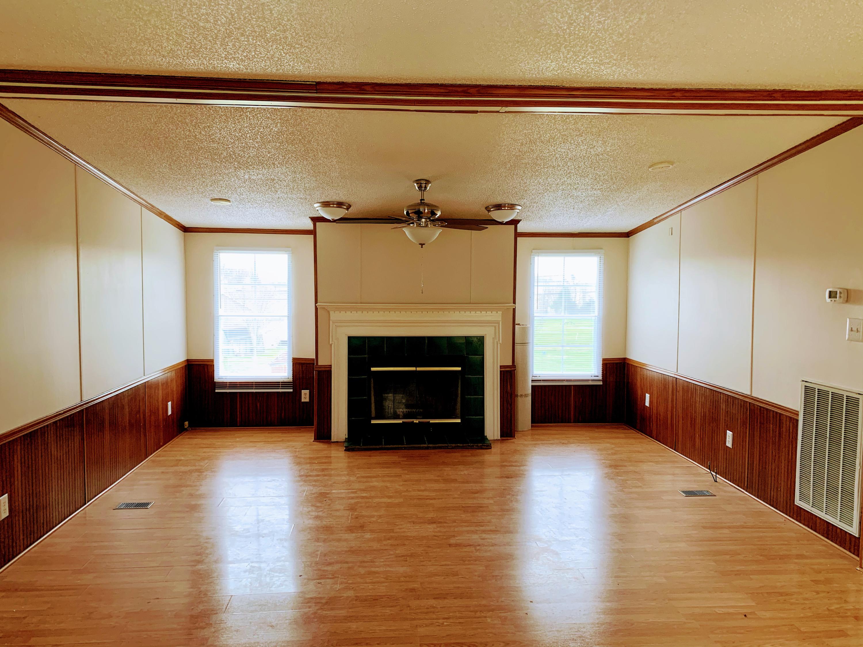 260 Quillen Shell Road Greeneville, TN 37745 - Photo 6 of 32 Living Room