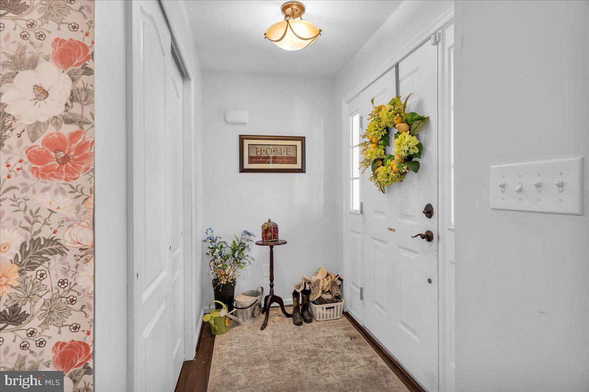 11 Evergreen Road Mount Laurel, NJ 08054 - Photo 6 of 49 Welcoming entry with floral accents.