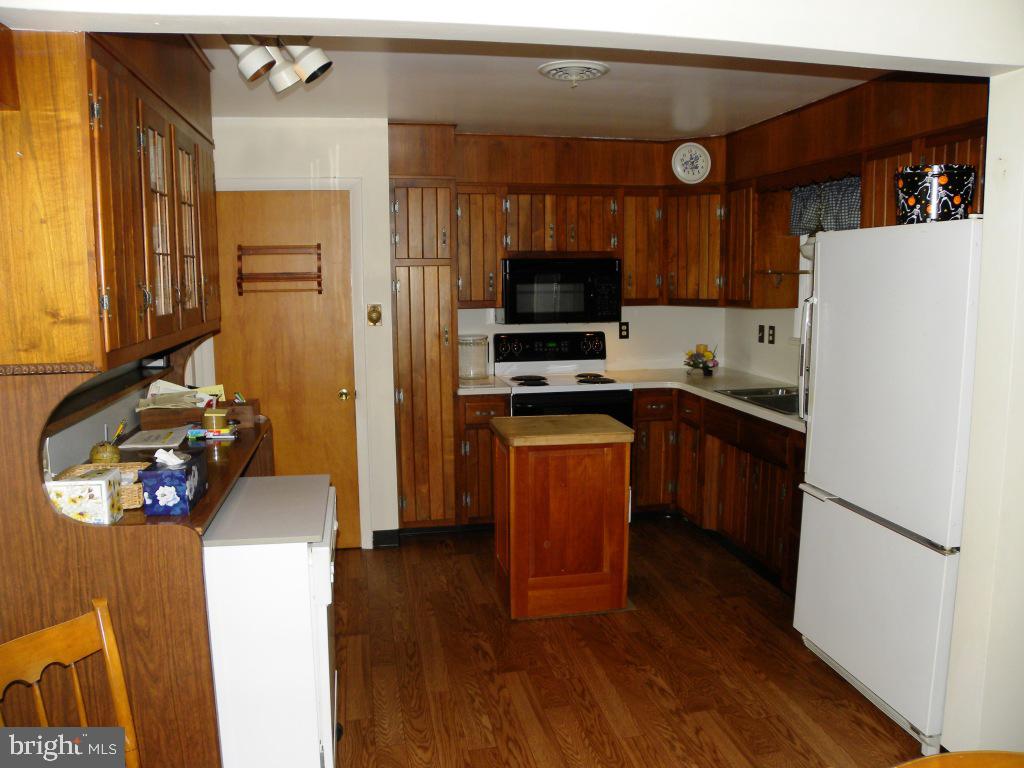 927 Pine Hill Road Lititz, PA 17543 - Photo 8 of 19