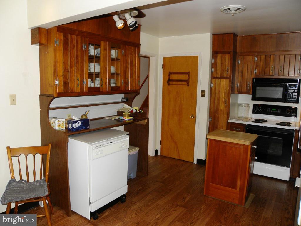 927 Pine Hill Road Lititz, PA 17543 - Photo 9 of 19