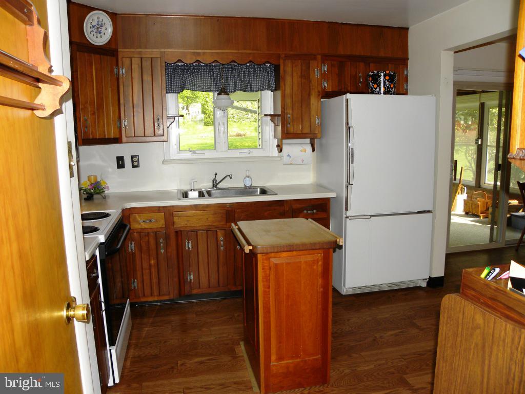 927 Pine Hill Road Lititz, PA 17543 - Photo 10 of 19