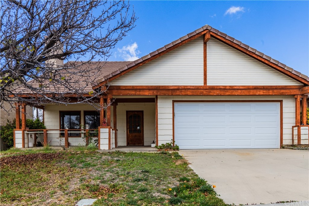 33755 Canyon Ranch Road Wildomar, CA 92595 - Photo 1 of 1 a front view of a house with a yard