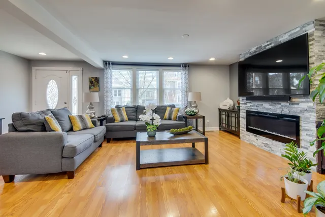 $750,000 | 3120 North Christiana Avenue, Chicago, IL 60618