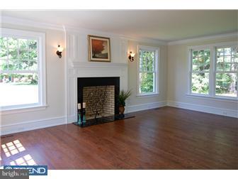 1025 Millbrook Road Berwyn, PA 19312 - Photo 3 of 10 Living Room