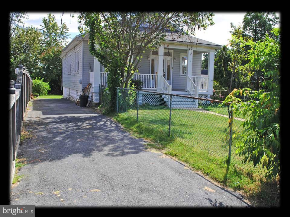 703 Mace Avenue Baltimore, MD 21221 - Photo 3 of 15 EXTRA LONG DRIVEWAY