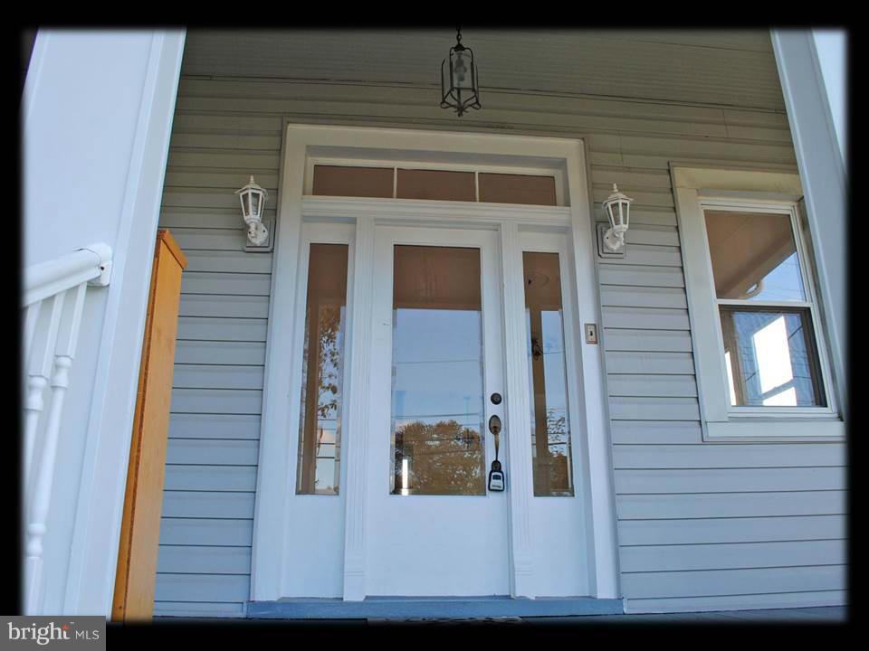 703 Mace Avenue Baltimore, MD 21221 - Photo 4 of 15 CUSTOM FRONT DOOR