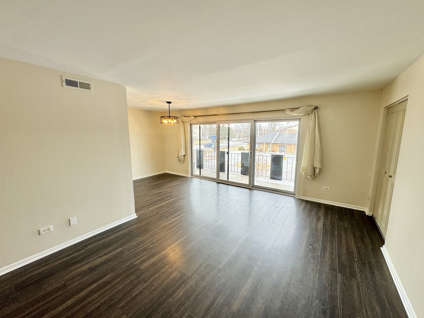 9105 South Roberts Road, Unit 2B Hickory Hills, IL 60457 - Photo 3 of 23 Gallery Image 3