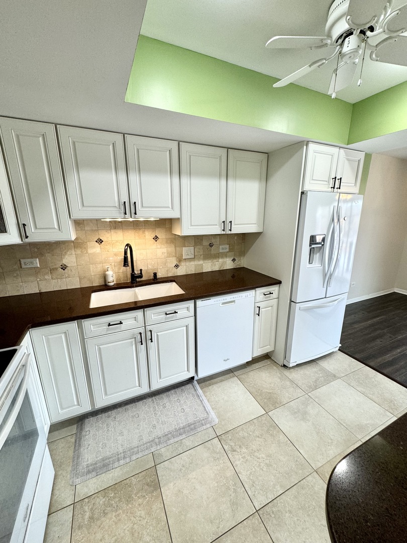 9105 South Roberts Road, Unit 2B Hickory Hills, IL 60457 - Photo 7 of 23 Gallery Image 7