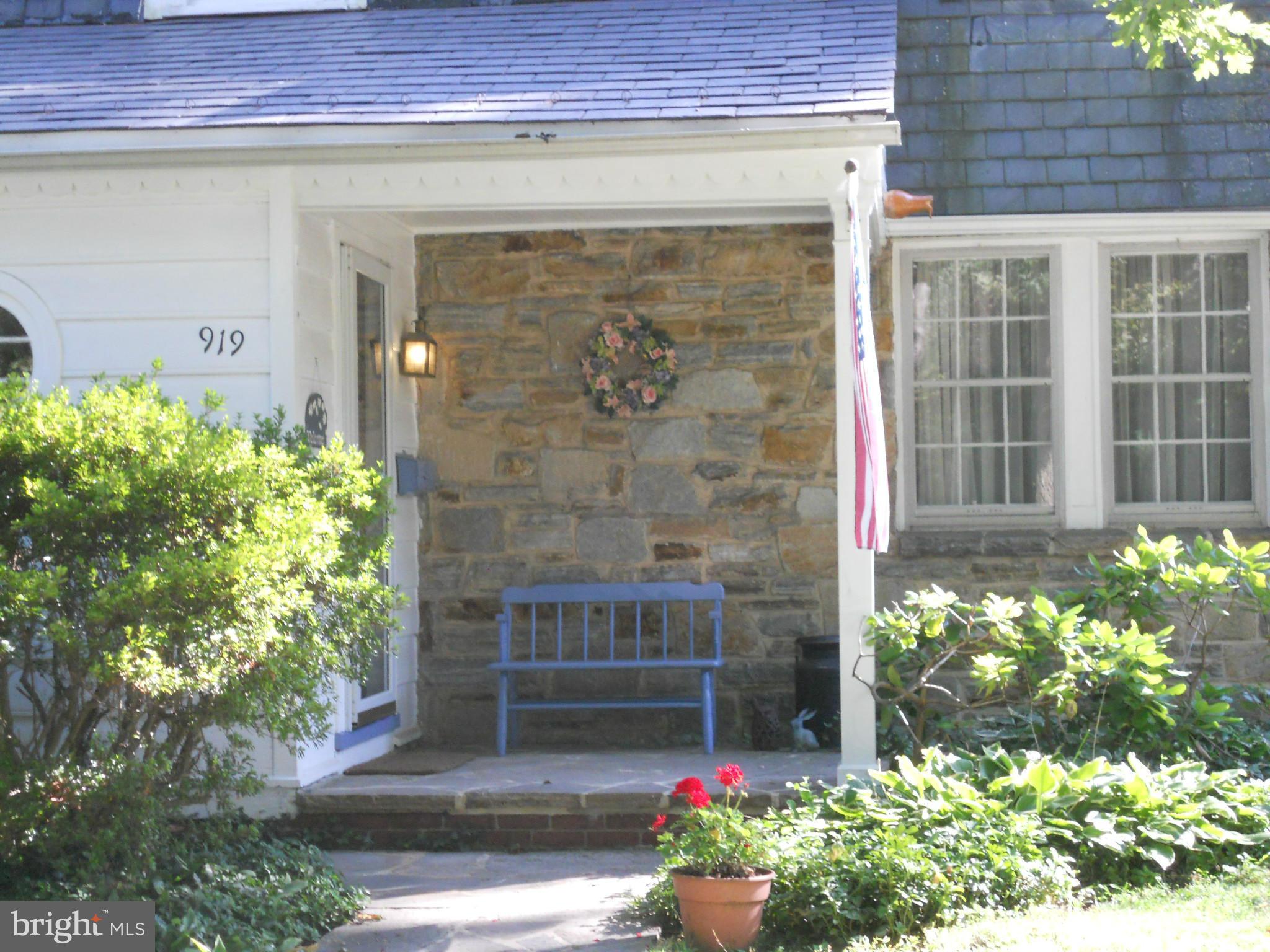 919 Kingston Road Baltimore, MD 21212 - Photo 3 of 17 Front porch
