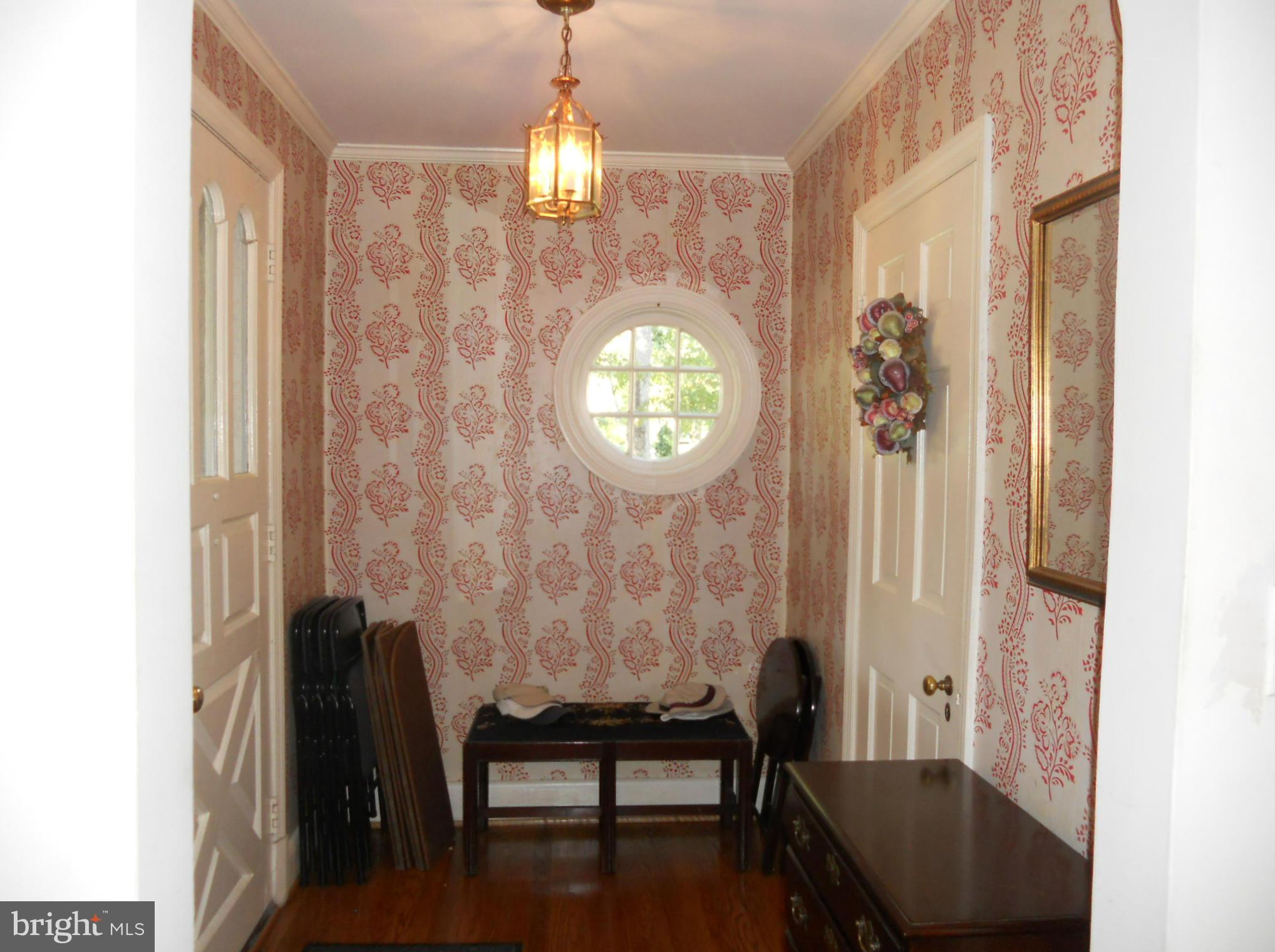919 Kingston Road Baltimore, MD 21212 - Photo 4 of 17 Foyer or mud room