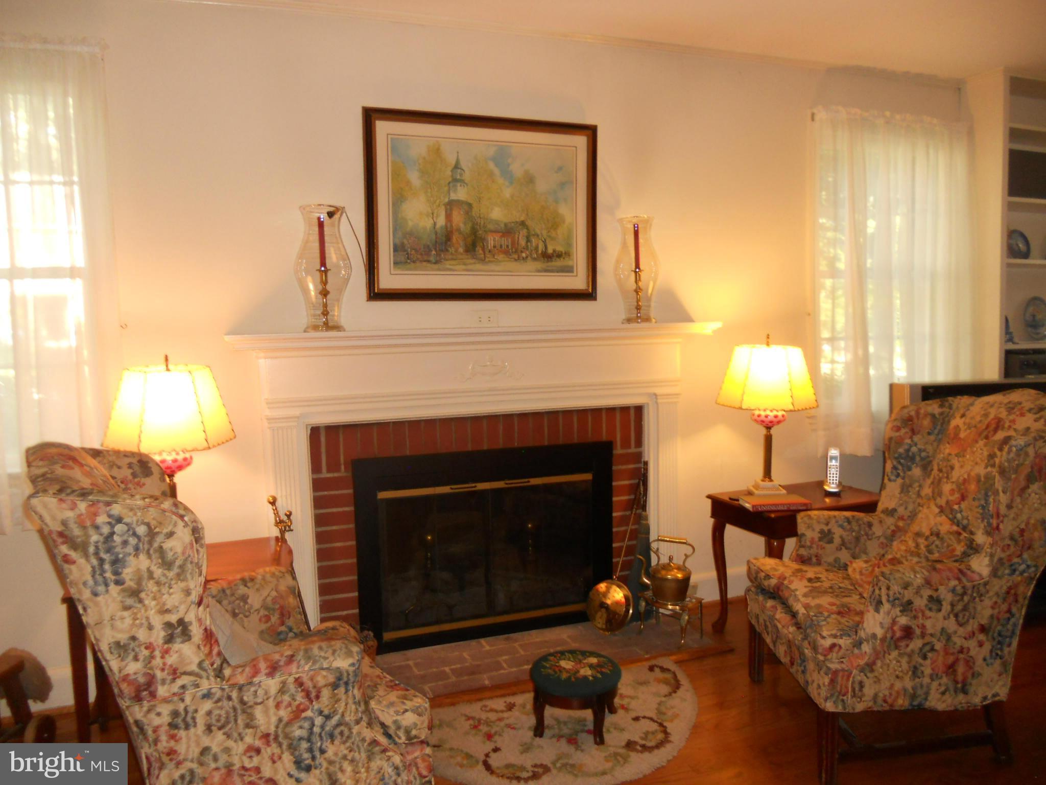 919 Kingston Road Baltimore, MD 21212 - Photo 6 of 17 Living Room