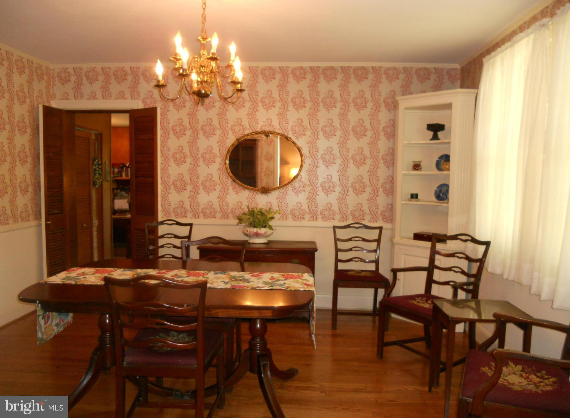 919 Kingston Road Baltimore, MD 21212 - Photo 8 of 17 Dining Room