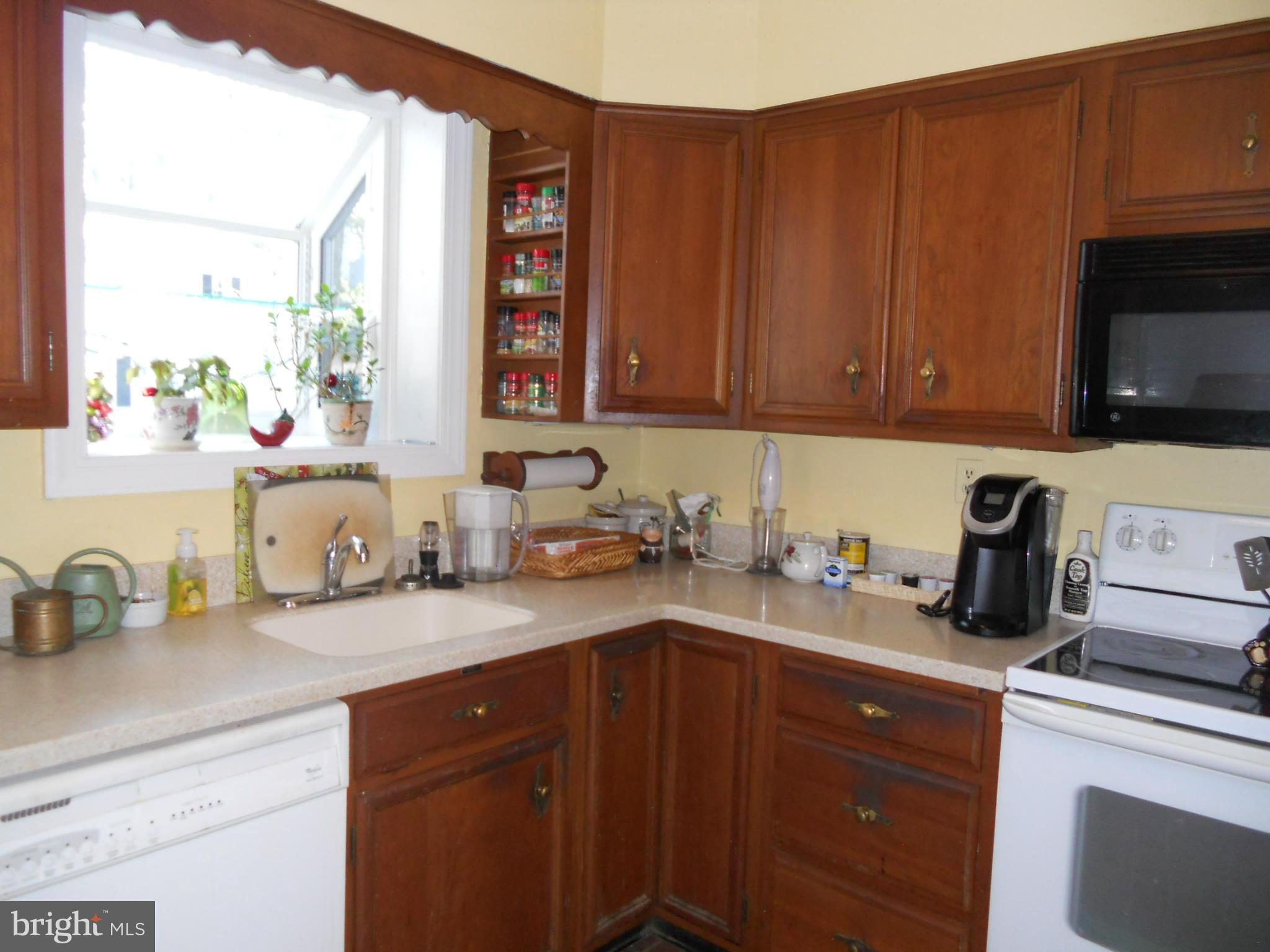 919 Kingston Road Baltimore, MD 21212 - Photo 9 of 17 Kitchen