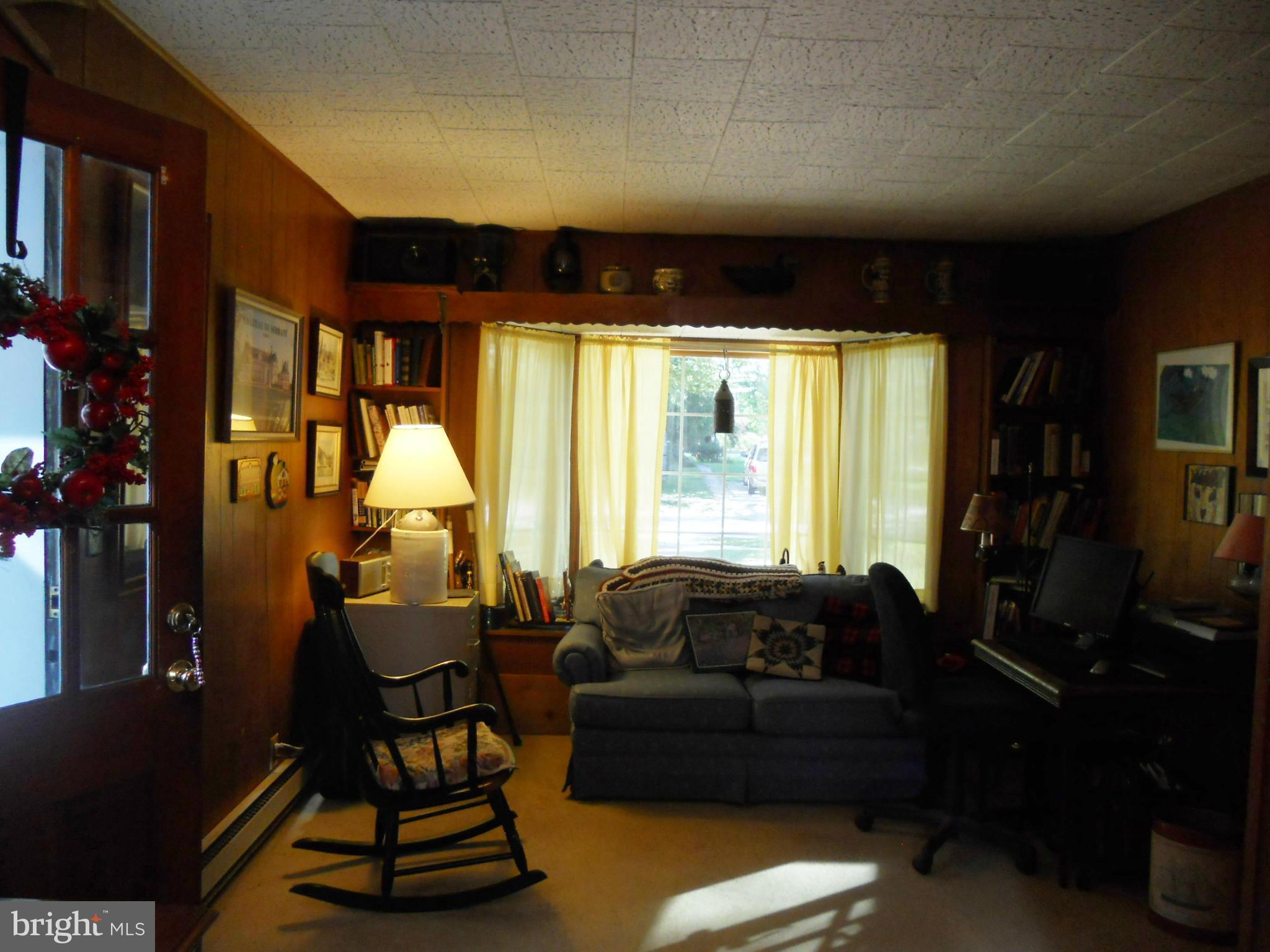 919 Kingston Road Baltimore, MD 21212 - Photo 10 of 17 Den or home office