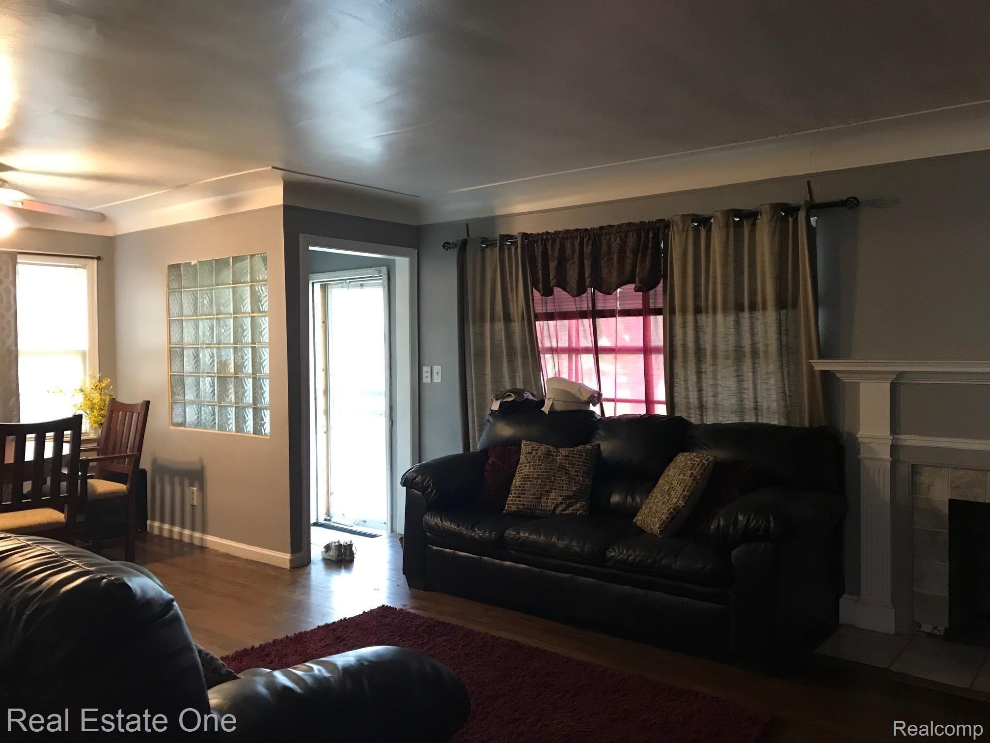 18807 Kelly Road Detroit, MI 48224 - Photo 2 of 12 Entry View