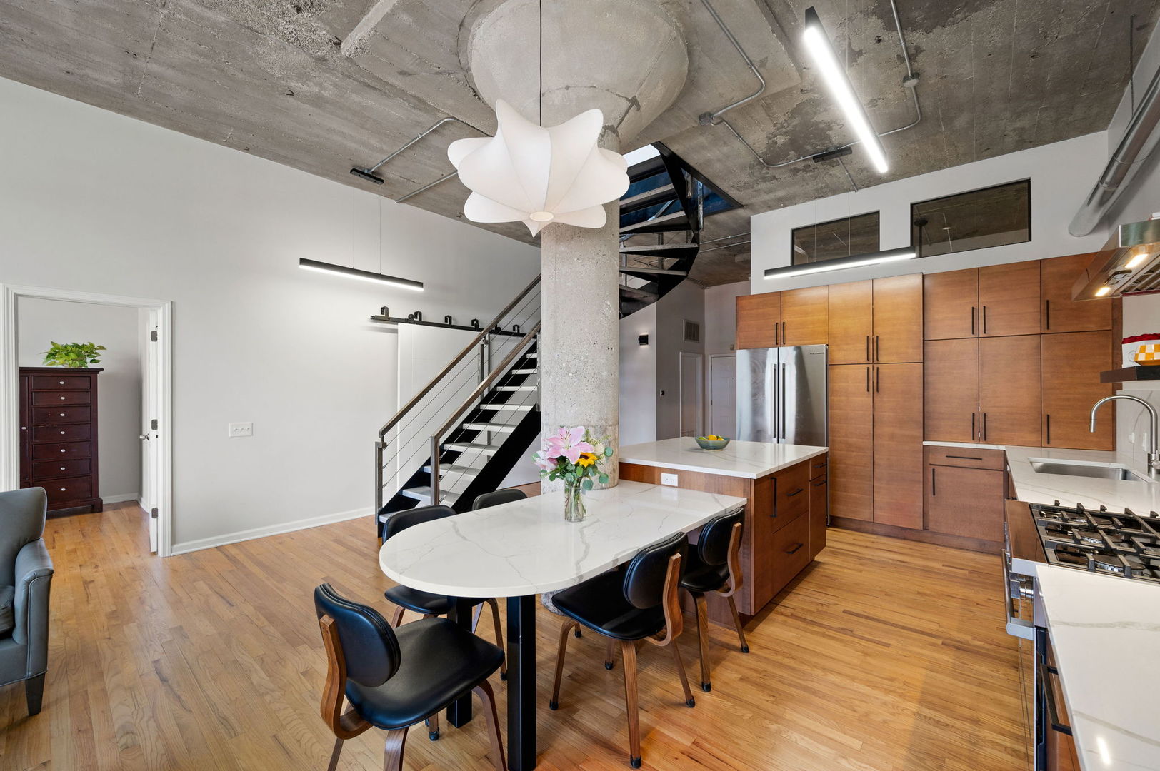 17 North Loomis Street, Unit 4D Chicago, IL 60607 - Photo 7 of 26 a dining room with furniture a chandelier and wooden floor