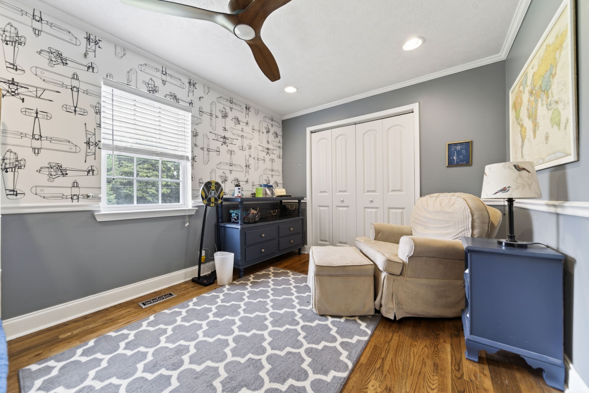 8023 Bethlehem Road Springfield, TN 37172 - Photo 37 of 55 a living room with furniture and a flat screen tv