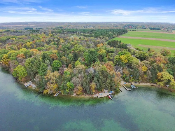$2,600,000 | W4996 Robinson Drive, Elkhorn, WI 53121