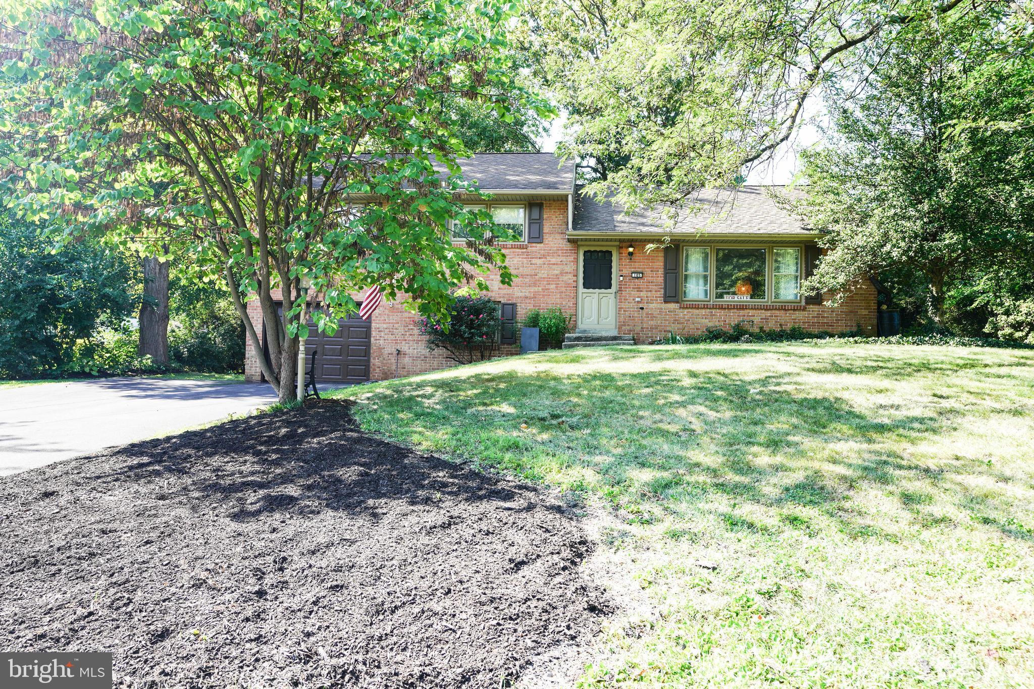 105 Mayfield Drive Lititz, PA 17543 - Photo 2 of 32 Front of the house