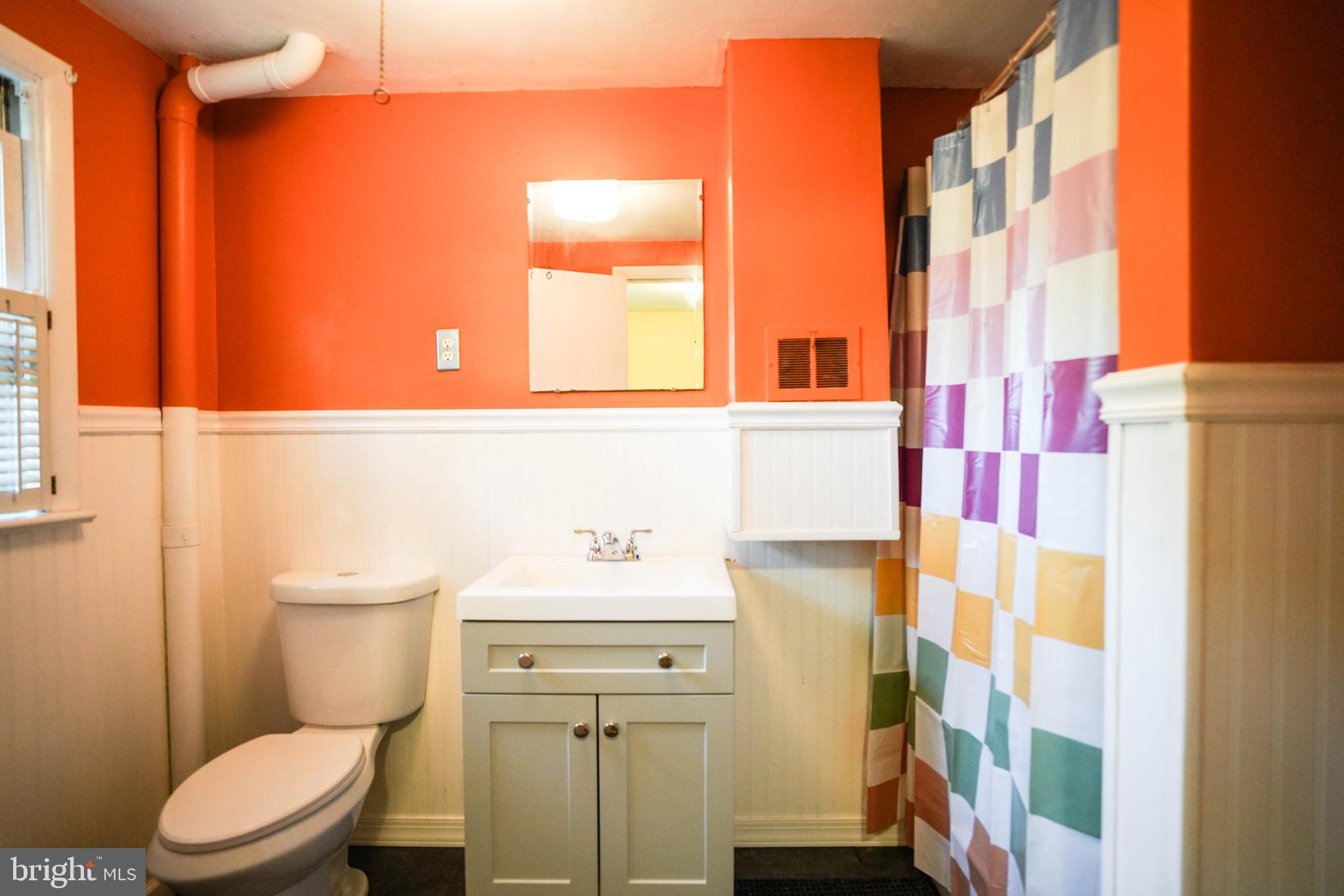 105 Mayfield Drive Lititz, PA 17543 - Photo 21 of 32 Bathroom 2