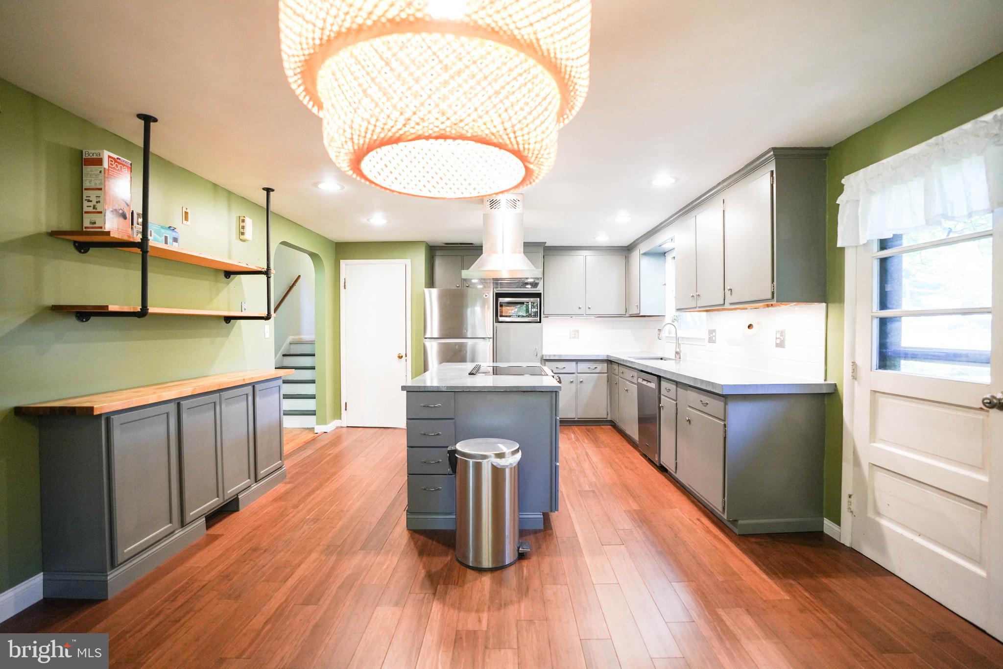 105 Mayfield Drive Lititz, PA 17543 - Photo 3 of 32 Kitchen