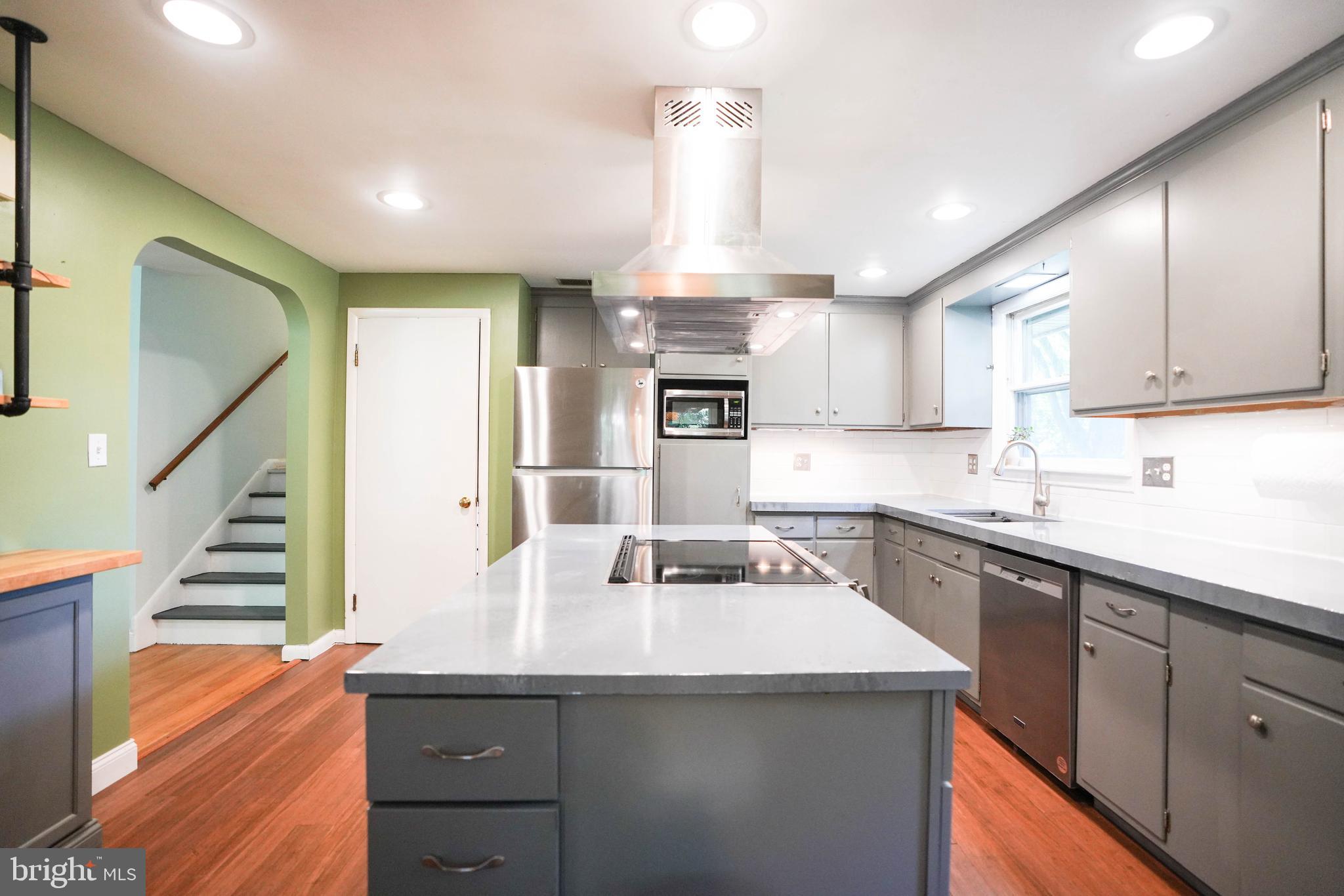105 Mayfield Drive Lititz, PA 17543 - Photo 4 of 32 Kitchen