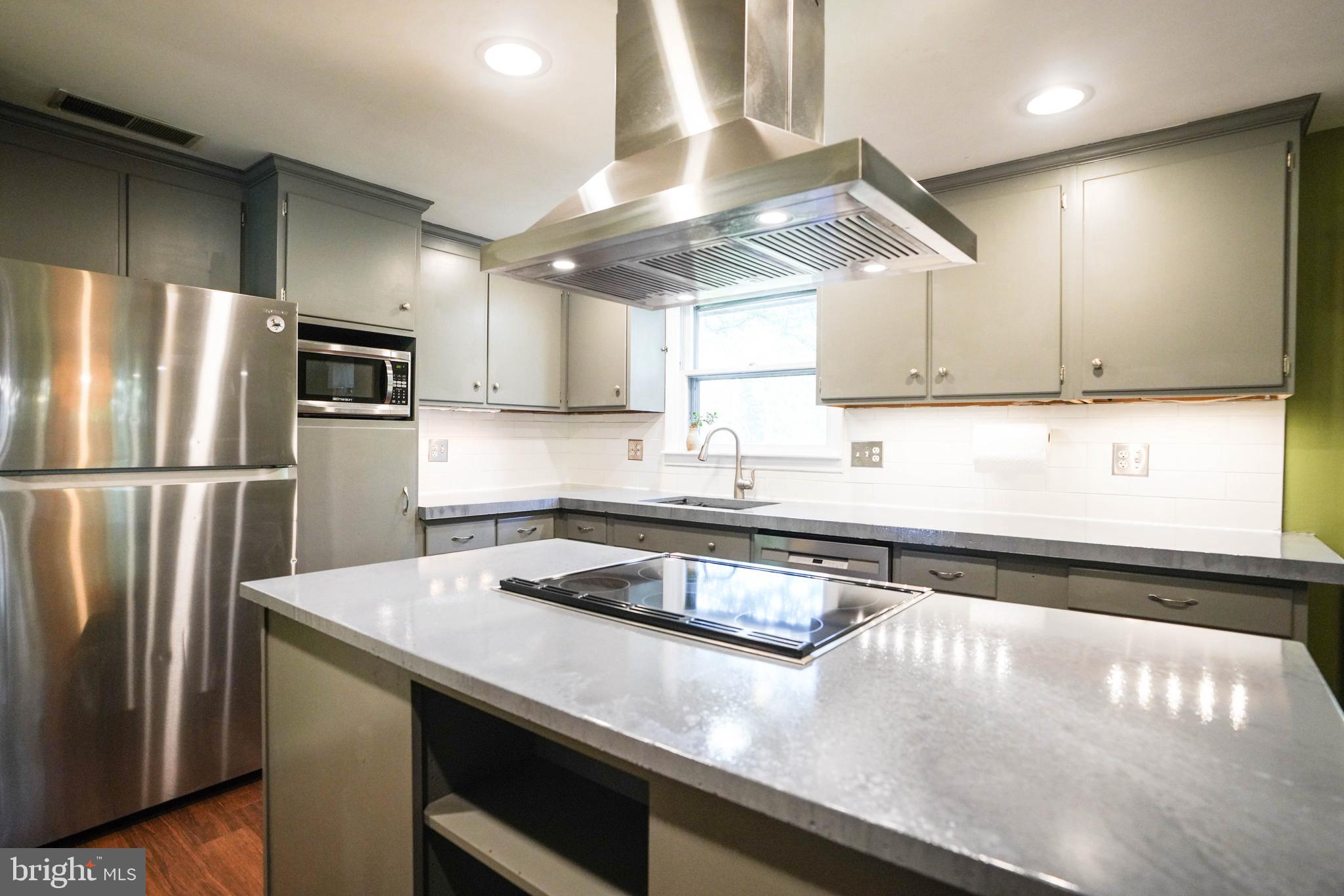 105 Mayfield Drive Lititz, PA 17543 - Photo 7 of 32 Kitchen