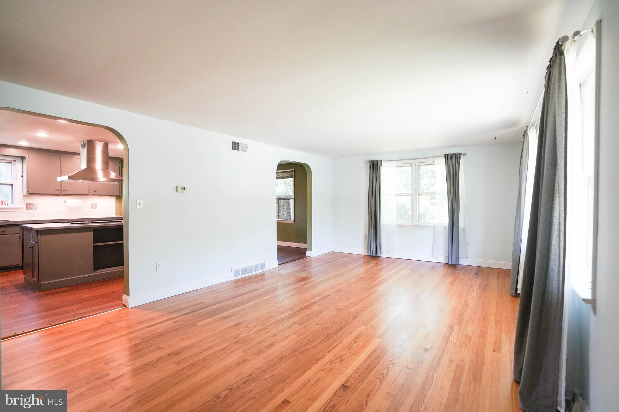 105 Mayfield Drive Lititz, PA 17543 - Photo 8 of 32 Living Room