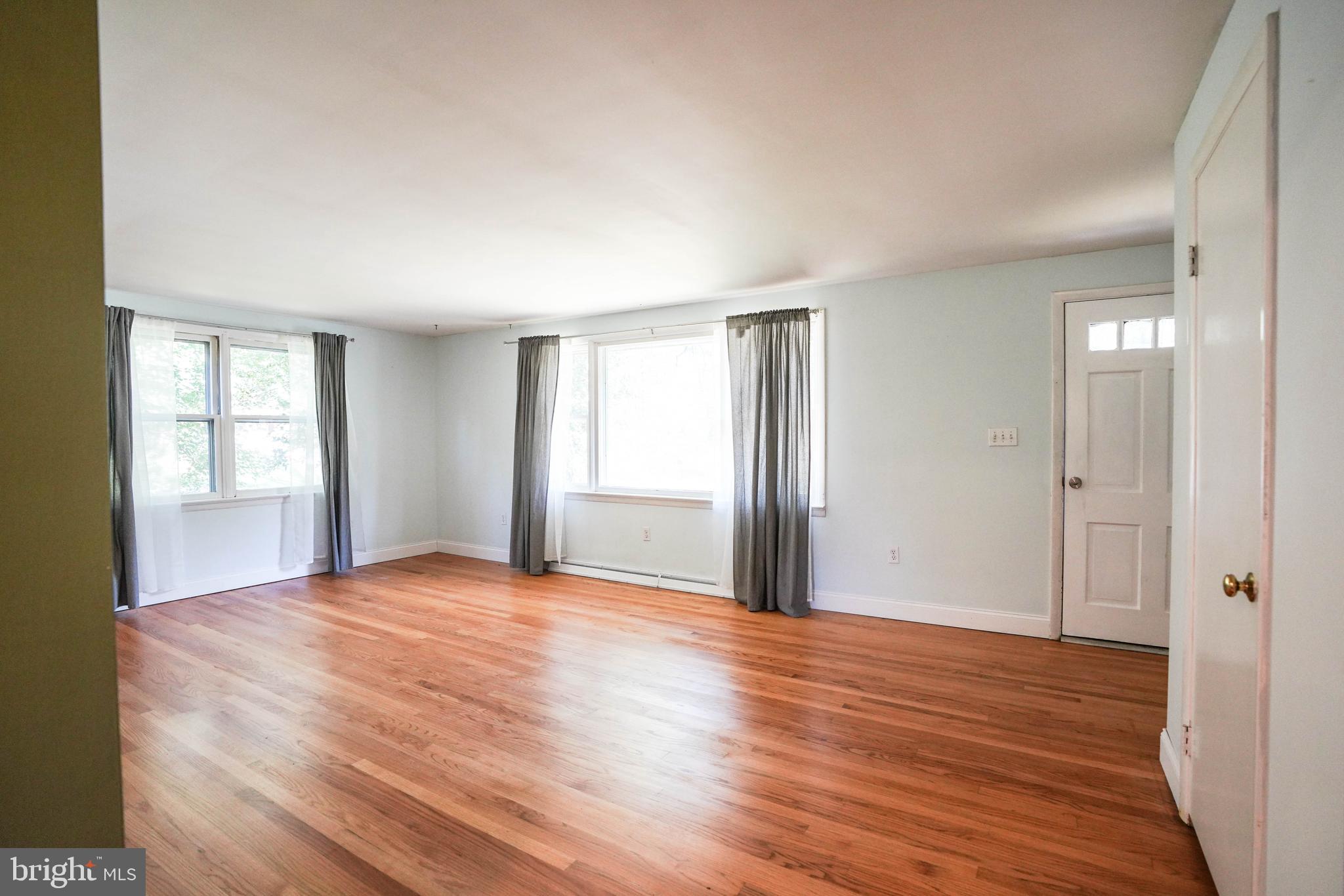 105 Mayfield Drive Lititz, PA 17543 - Photo 9 of 32 Living Room