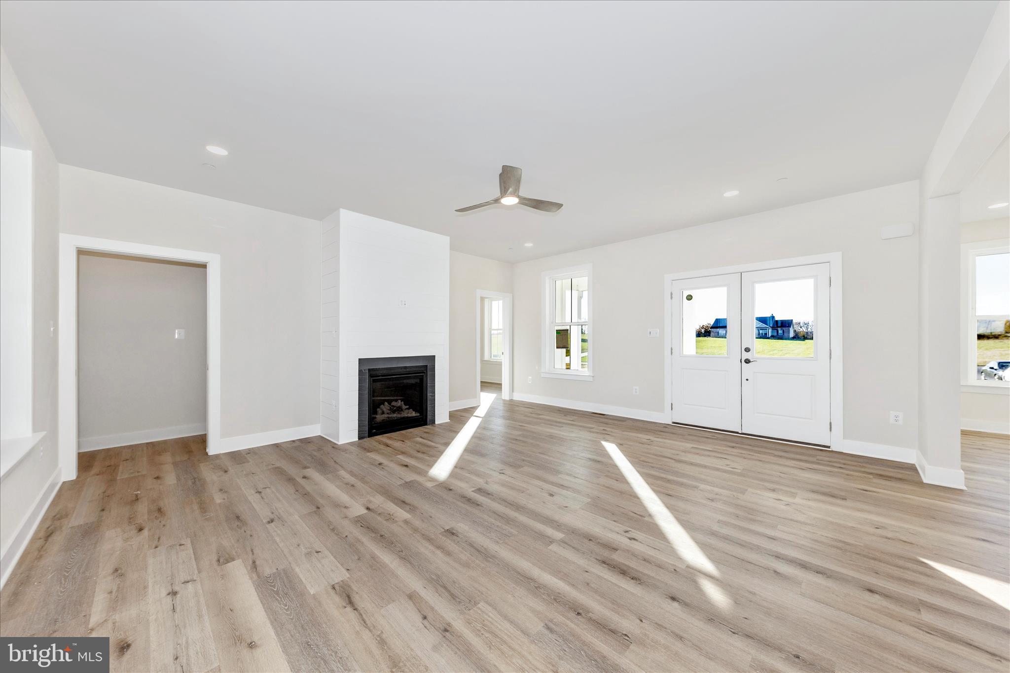 11737 Ashton Road Clear Spring, MD 21722 - Photo 10 of 60 Living Room