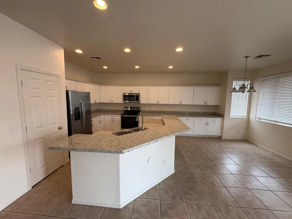 $3,095 | 8816 West Myrtle Avenue, Glendale, AZ 85305