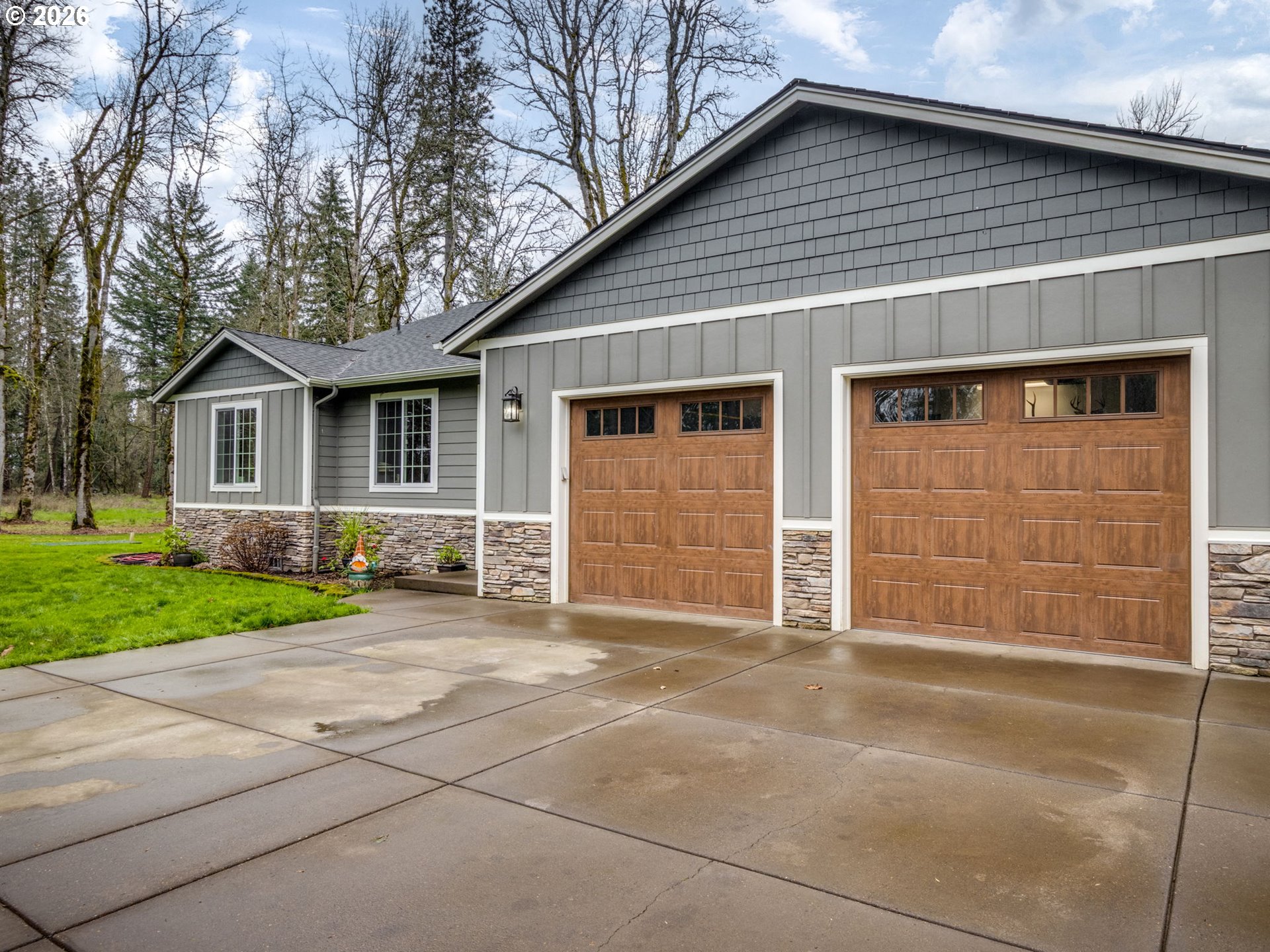12950 South Barnards Road Molalla, OR 97038 - Photo 3 of 48 a front view of a house with garage