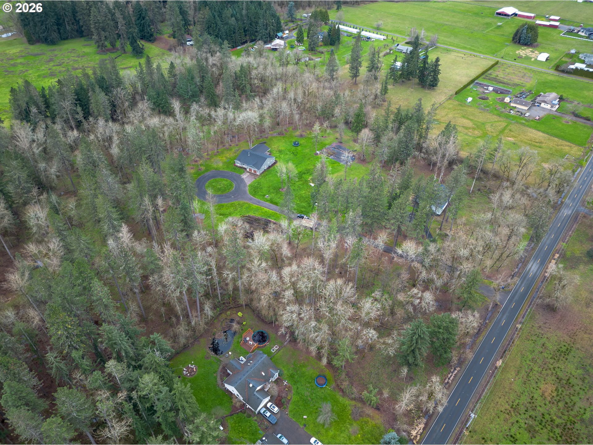 12950 South Barnards Road Molalla, OR 97038 - Photo 45 of 48 a backyard of a house with lots of green space