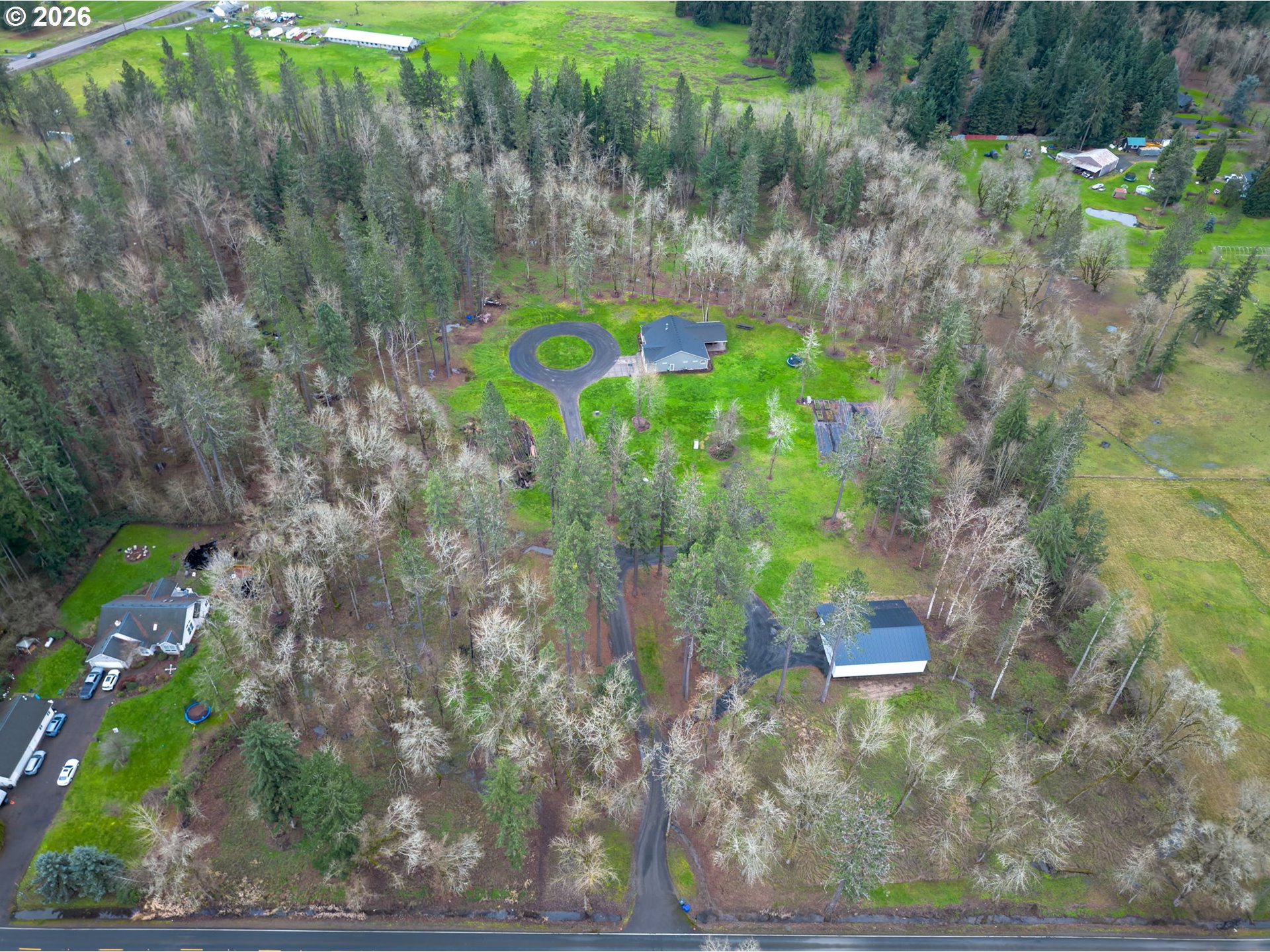 12950 South Barnards Road Molalla, OR 97038 - Photo 46 of 48 a backyard of a house with lots of green space