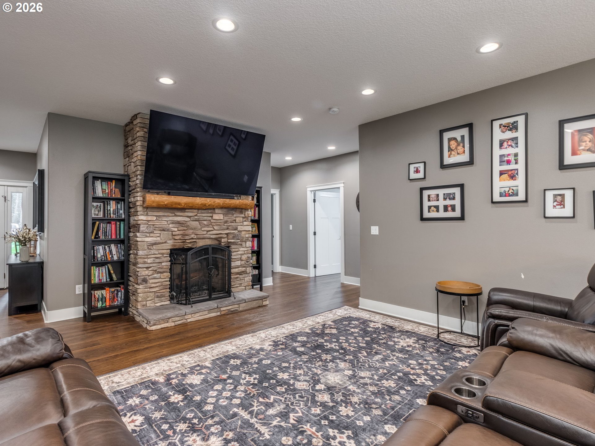 12950 South Barnards Road Molalla, OR 97038 - Photo 6 of 48 a living room with furniture and a fireplace