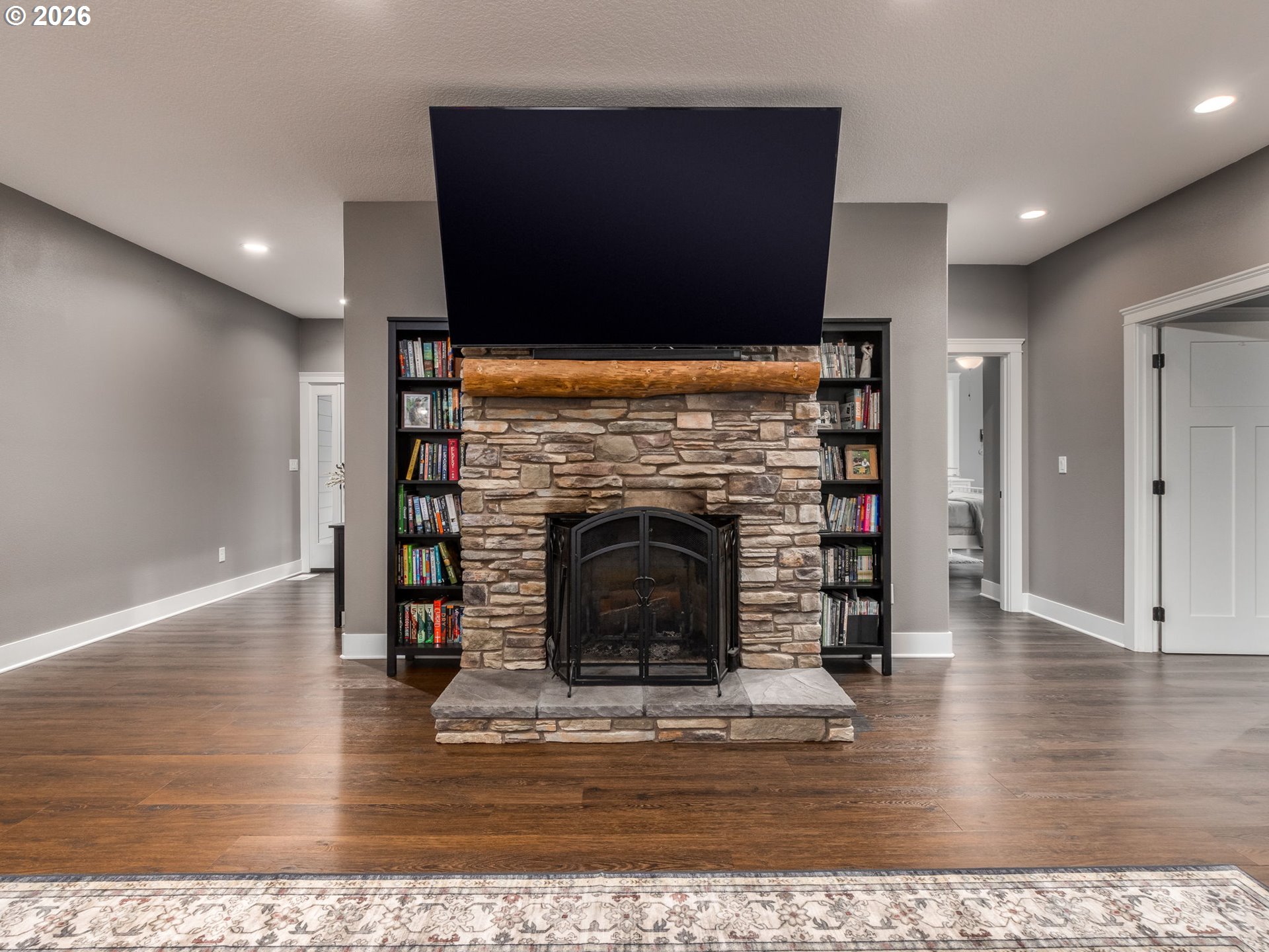 12950 South Barnards Road Molalla, OR 97038 - Photo 8 of 48 a living room with a fireplace