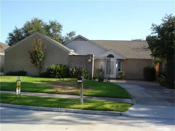 $2,500 | 11531 Overbrook Lane, Houston, TX 77077