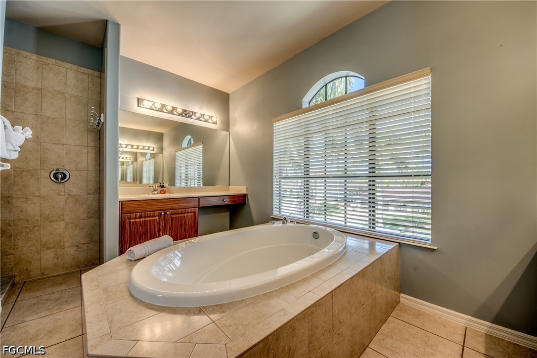 5601 Del Rio Court Cape Coral, FL 33904 - Photo 30 of 50 a bathroom with a bathtub and a sink