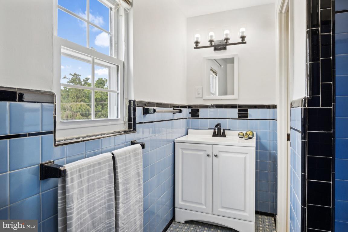 2001 Linden Lane Silver Spring, MD 20910 - Photo 19 of 30 Charming Primary Bath