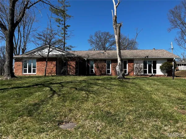 $284,900 | 102 Five Meadows Lane, Ballwin, MO 63011