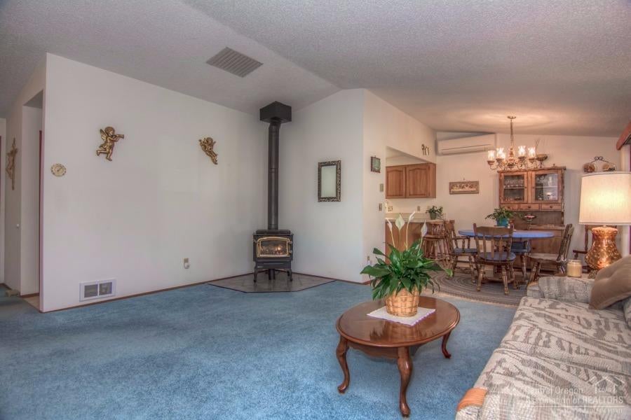 12601 Southeast Bridge Road Prineville, OR 97754 - Photo 8 of 25 Living Room- approximately 16'5" x 16'7"