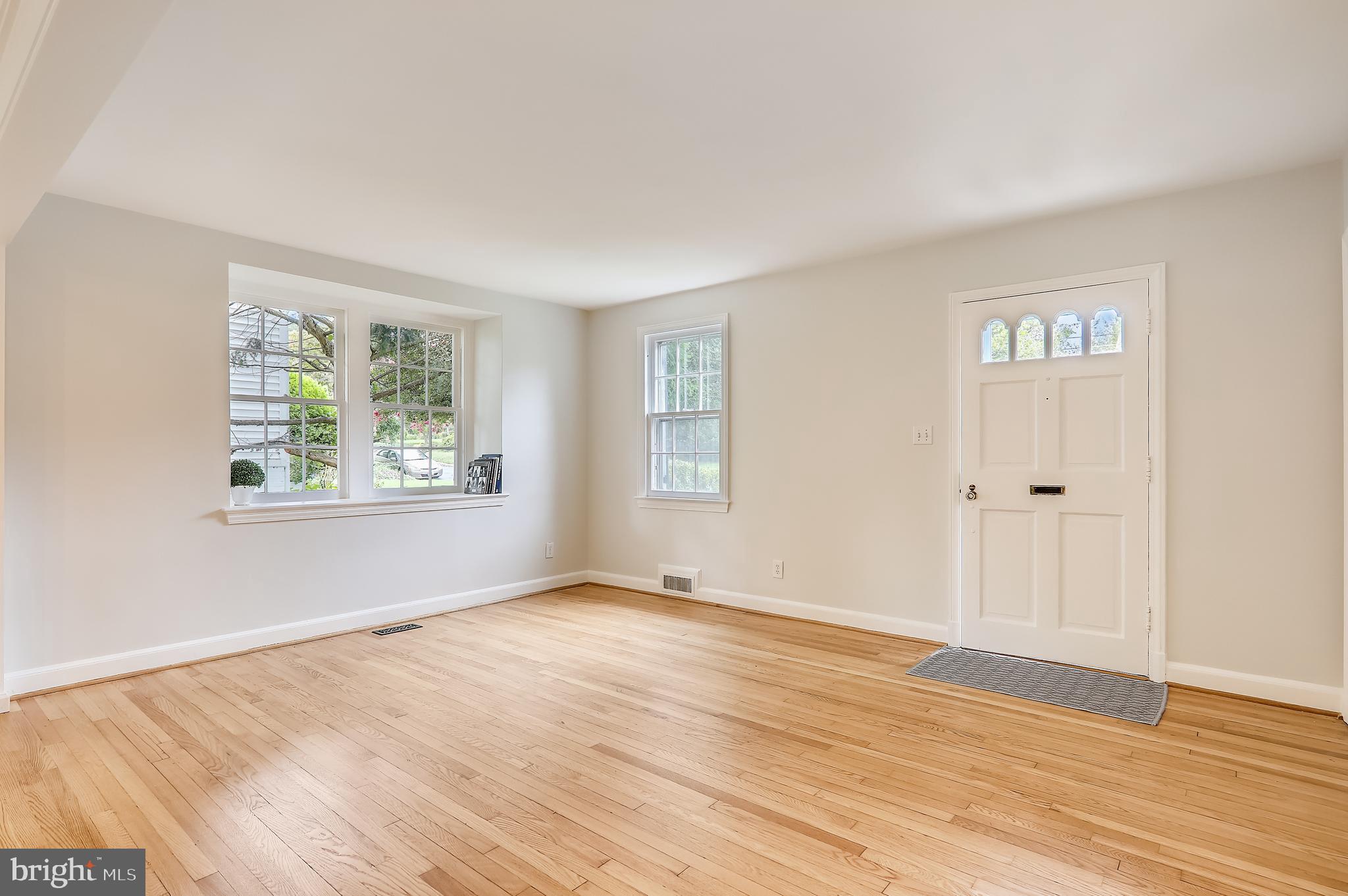 9311 Walden Road Silver Spring, MD 20901 - Photo 17 of 75 Living Room View