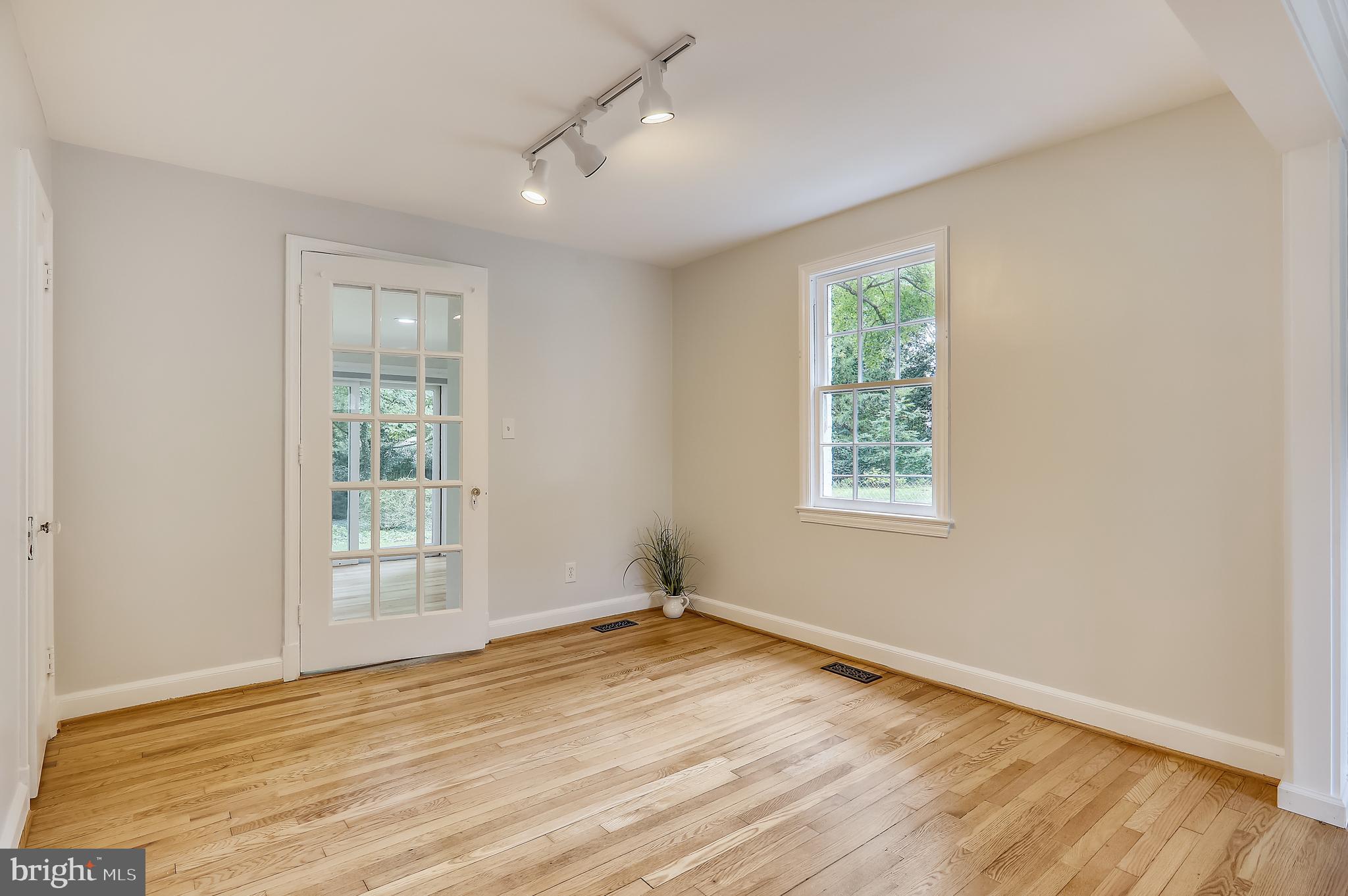9311 Walden Road Silver Spring, MD 20901 - Photo 20 of 75 Dining Room View